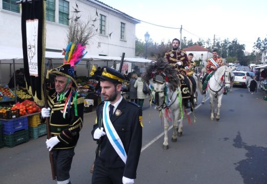 O desfile dos ‘xenerais da Ulla’ e dos personaxes do entroido chegan ás rúas Fonte Díaz pecha